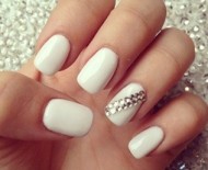 Chic White Nails 