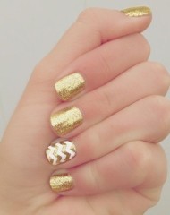 Dramatic Gold Nails