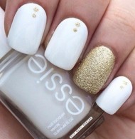 White & Gold Nails 