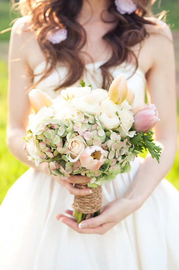 10 Creative Ways To Tie Your Bridal Bouquet