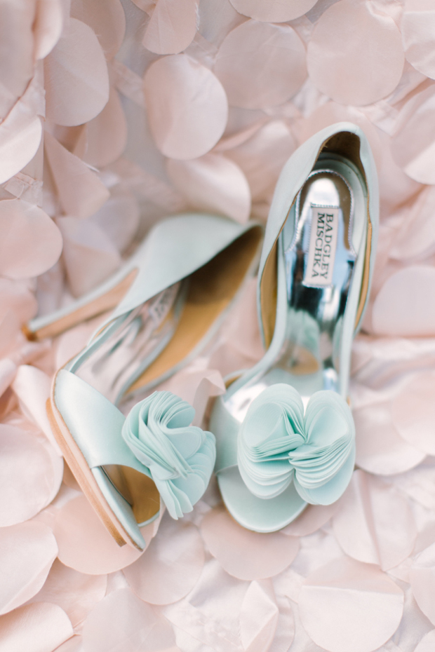 10 Incredibly sweet ways to add something blue to the wedding dress