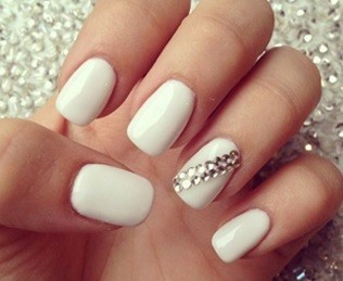 Chic White Nails 
